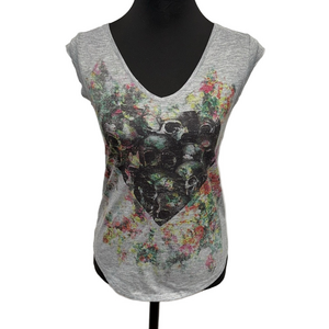 Decree Skull Heart Graphic V neck T-shirt. Gothic Comfy Casual